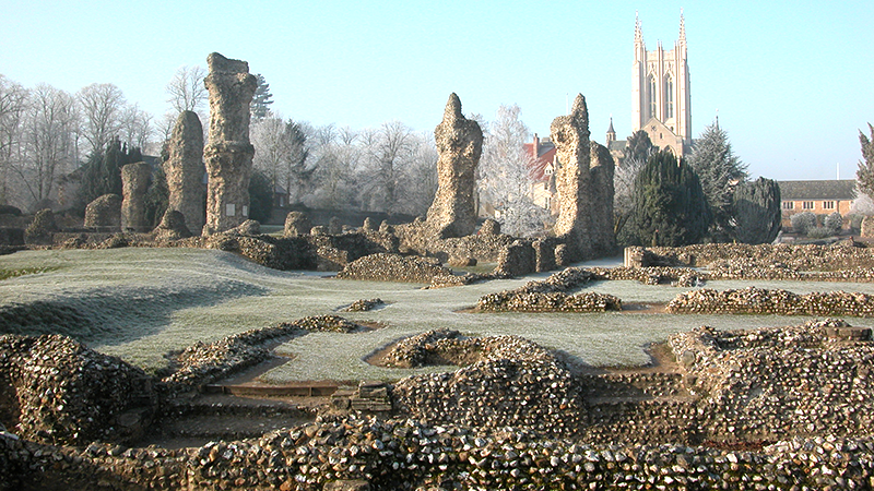 the ruins at bury st edmunds on a frosty day with the cathedral in the background